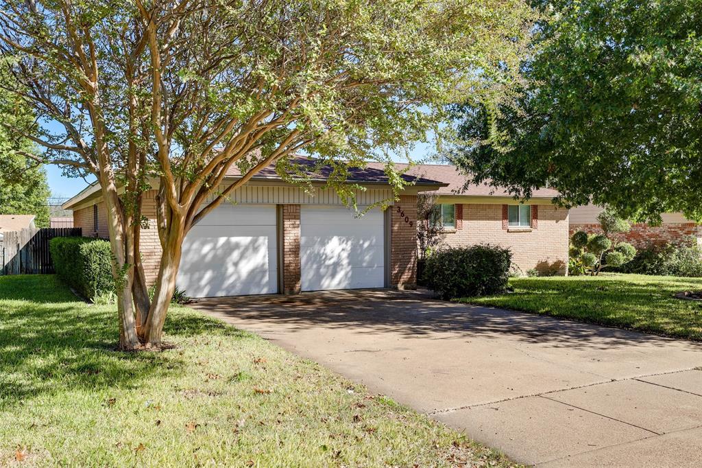 GREAT NEW PRICE!!  Great established neighborhood across from Waverly Park Elementary.  All bedrooms and second living room have original hardwood floors. Bathrooms with vintage ceramic tile. Family room is spacious and open to very large kitchen & dining. Large sliding door open to covered patio. Second living would make a great office. Huge covered patio to enjoy spacious backyard. Storage shed and sprinkler system.