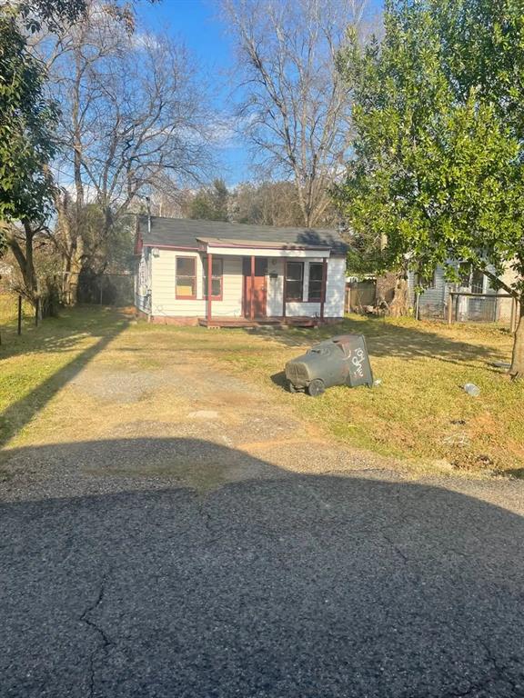 Bossier City 2 bed 1 bath. This property has been a rental that has previously provided $775 in rental income per month. This is a wonderful opportunity for any owner, occupant, or buyer looking for additions to their rental portfolio. This is part of a large portfolio. Please see the agent for details.