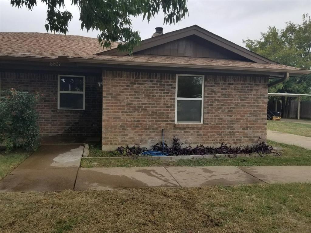 Fully remodeled, new floors, appliances, fresh paint, new toilets and new double sinks, No carpets! 
This duplex is in a great location close to schools, shops and restaurants.  
Landlord required 600+ credit score, Proof of income 3x rent amount and great rental history. 
One small Dog allowed with landlord prior approval.