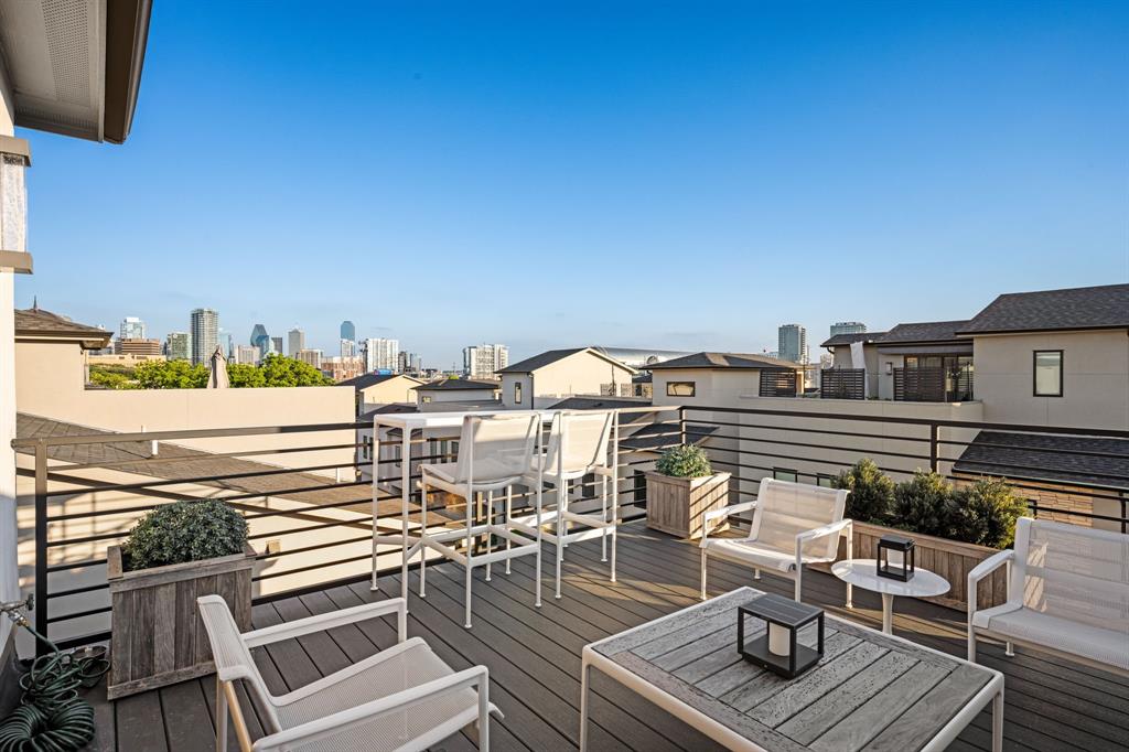 Thirty One Dallas Square #2 - Residential