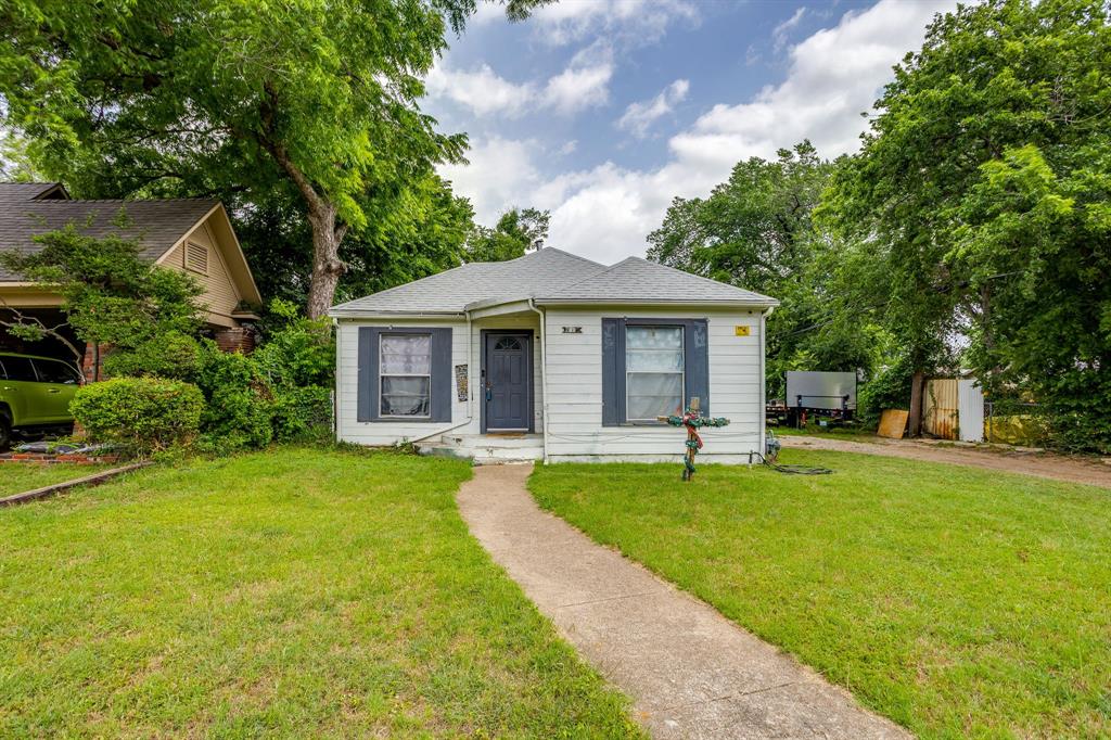 Investor special in sought-after Oakhurst! This 2-bedroom, 1-bath home sits on a large lot and includes a detached single-car garage. Property needs significant work and is being sold as-is, making it a great opportunity for investors, flippers, or buyers looking for a renovation project. Long-term tenant has been in place for 6 years and is currently month-to-month. Tons of potential in a prime Fort Worth location close to downtown, the Stockyards, and major highways. **SHOWINGS BEGIN MAY 26. DUE TO HOLIDAY TENANTS ARE UNAVAILABLE**