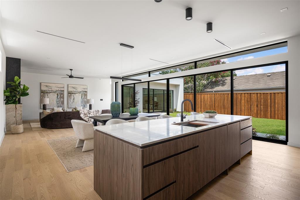 Wilshire Heights - Residential