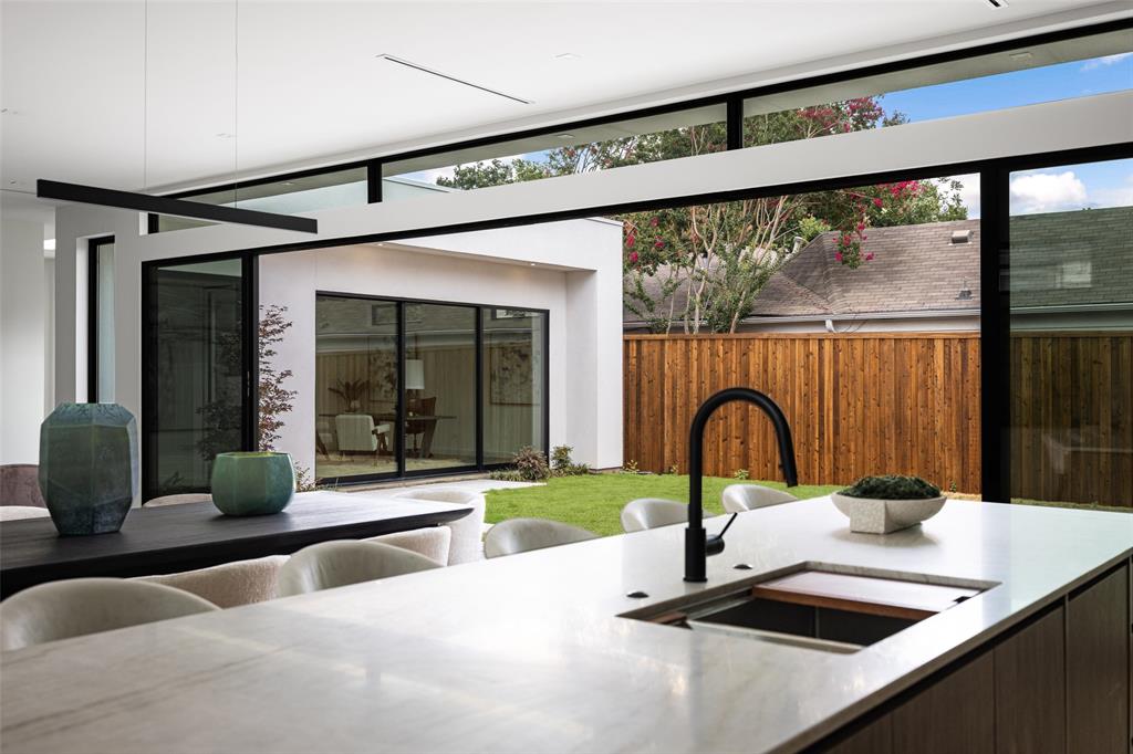 Wilshire Heights - Residential