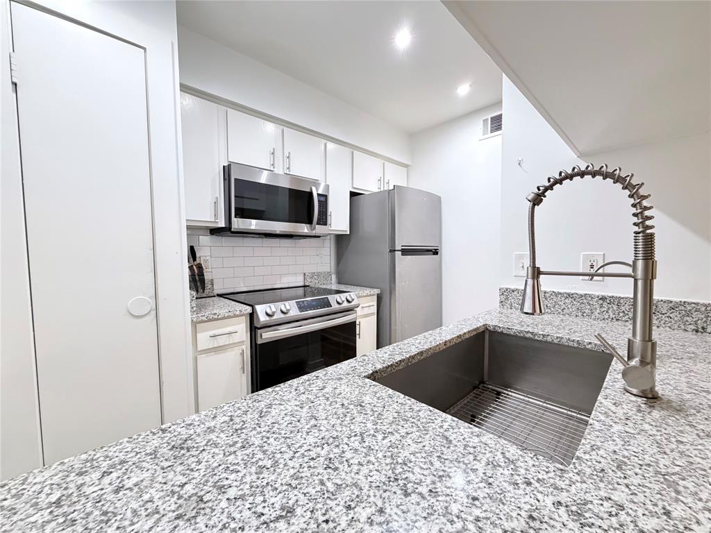 Welcome home to this charming 1-bedroom, 1-bath apartment perfectly located in the heart of Dallas. Just 5 minutes from Highway 75, Turtle Creek, and Oak Lawn, and only 10 minutes from North Park Center and SMU. This home offers the ideal blend of convenience and comfort. 

Inside, you'll find an updated kitchen ad modernized bathroom, along with the community also features a refreshing pool, perfect for relaxing during the warm Texas summers. 

Surrounded by shopping centers, restaurants, and entertainment, this apartment is an excellent option for students, young professionals, or anyone looking for an affordable place to call home in a prime location.