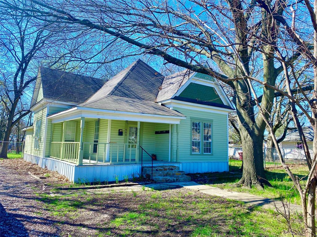 Freshly Remodeled Home setting on Large Lot, this 3 bed 2 bath Home has all the characteristics of the Old Home with updates at every corner. Large Open Living, Dining and Kitchen give ample space for entertaining or enjoying room for the entire family. Kitchen has been updated with New Appliances and they even exposed some of the older brick from the past to create a talking piece. Large Primary Bedroom with 2 closets and a Walk in Shower in the on suite Bath. Laundry room has been placed in the back of the home to keep the noise down during home time. The Backyard is Very Spacious with mature trees and also features an oversized metal building for tools and equipment. There is also a nice size wood deck in the back for cookouts and enjoying nice Texas sunny days. Located near 121 with easy access to shopping and the metropolitan areas you should find everything you need in this Home. Sign in yard and we are ready to give this Home a New Owner.