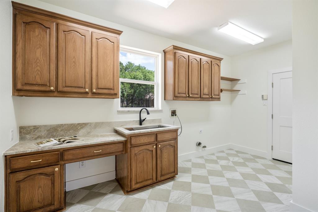 Emerald Sound At Lake Lewisvil - Residential
