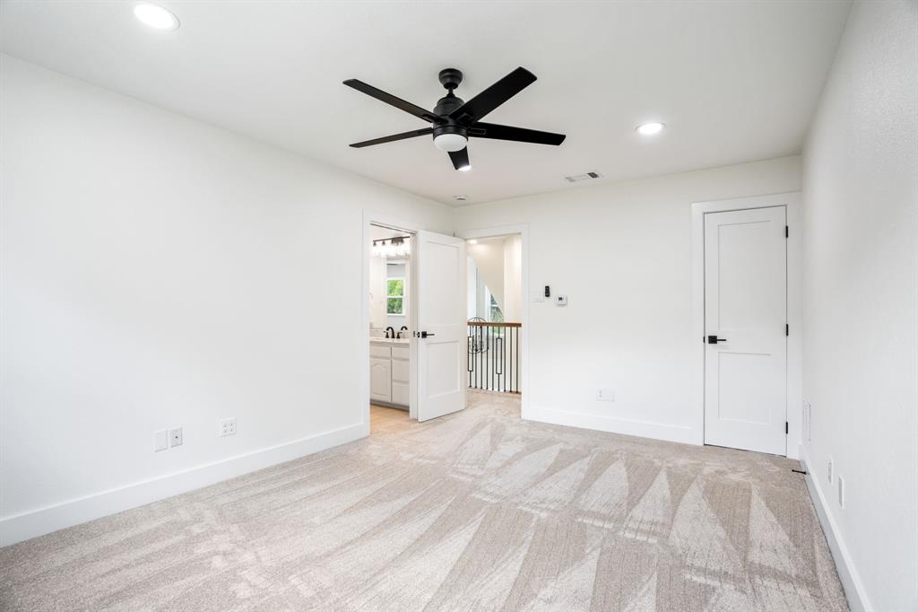 Emerald Sound At Lake Lewisvil - Residential