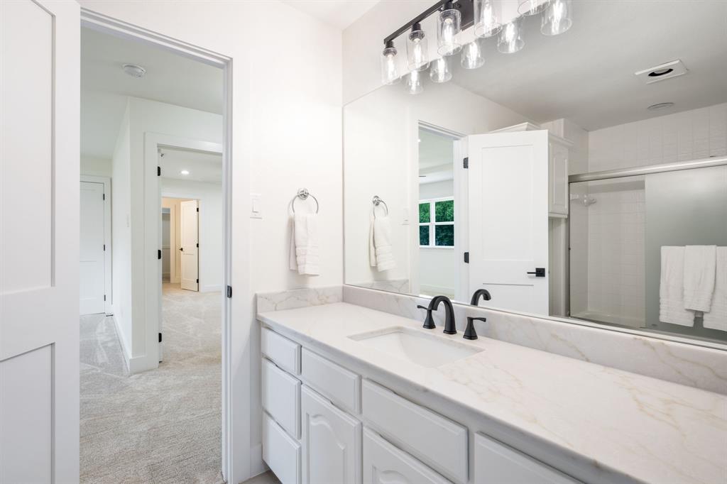 Emerald Sound At Lake Lewisvil - Residential