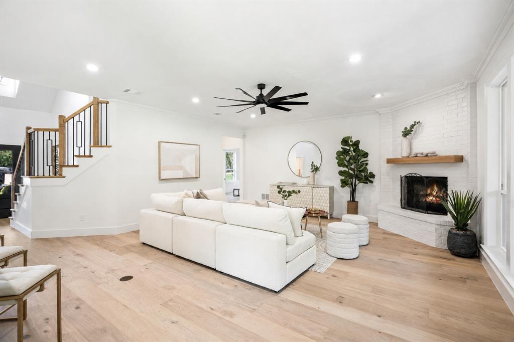 Emerald Sound At Lake Lewisvil - Residential