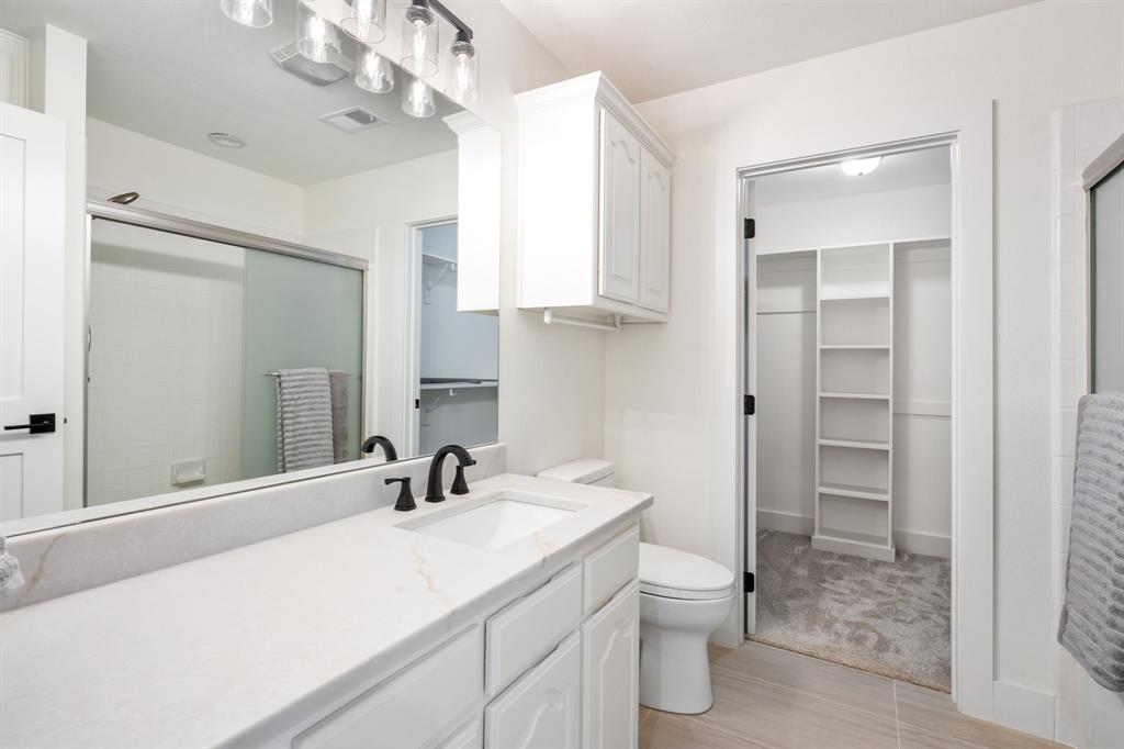 Emerald Sound At Lake Lewisvil - Residential