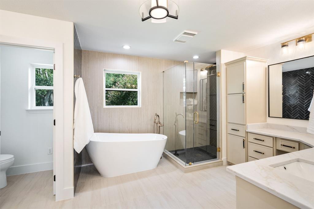 Emerald Sound At Lake Lewisvil - Residential