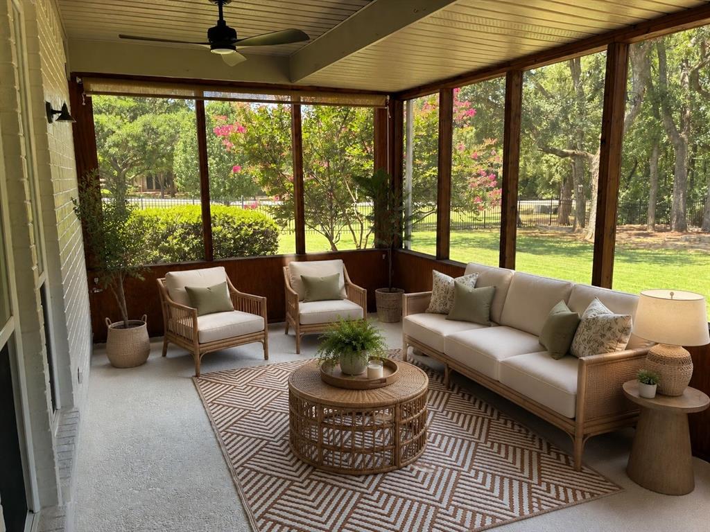 Emerald Sound At Lake Lewisvil - Residential