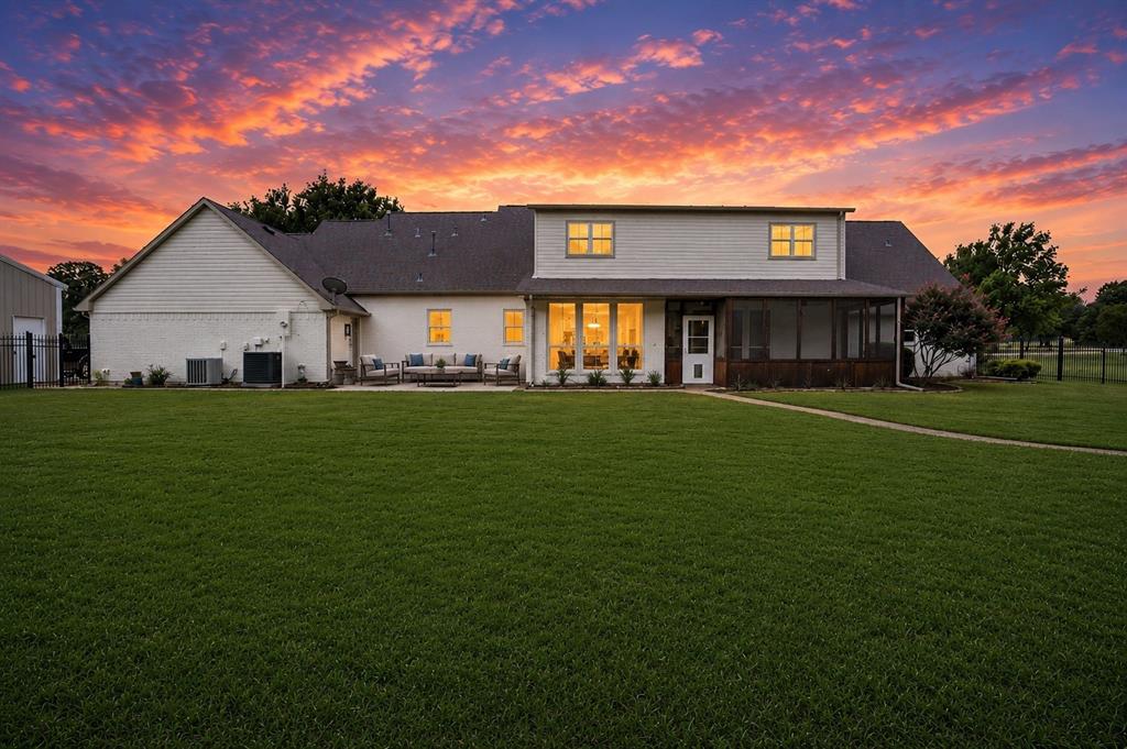 Emerald Sound At Lake Lewisvil - Residential