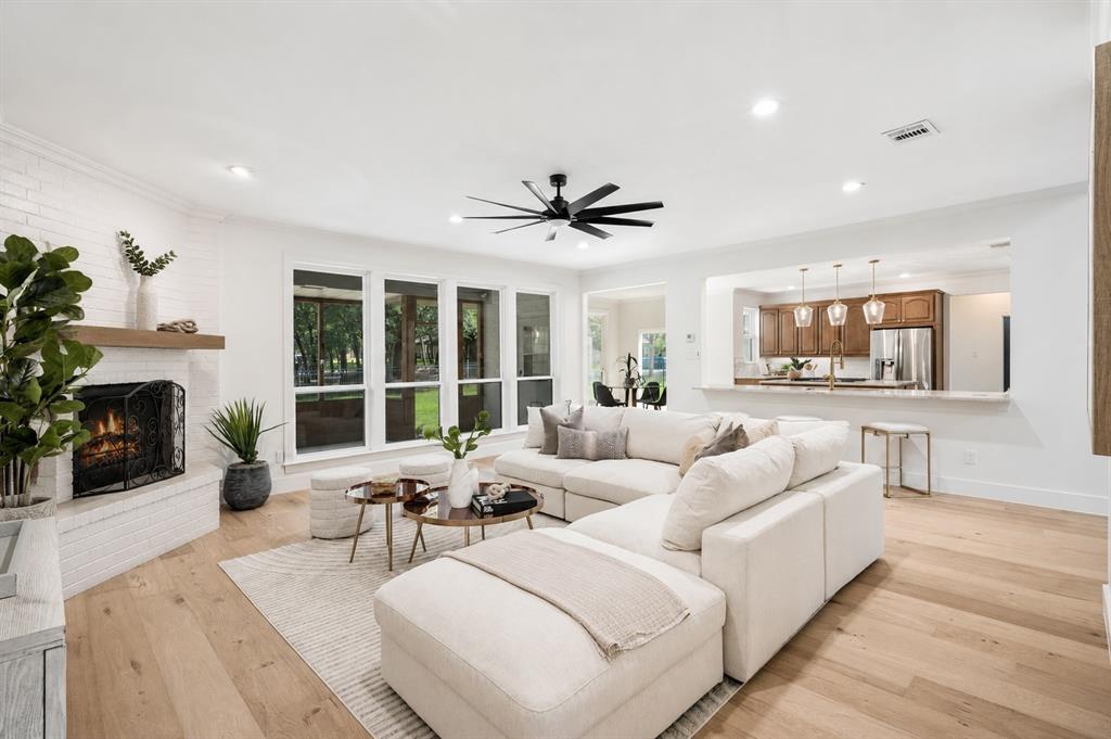 Emerald Sound At Lake Lewisvil - Residential
