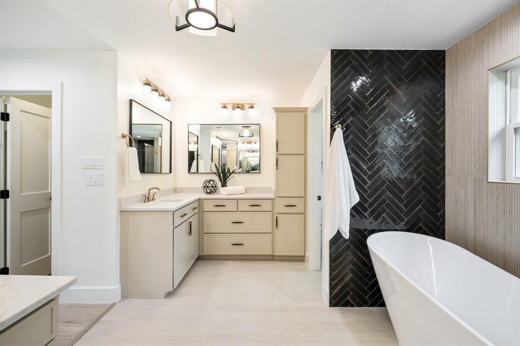 Emerald Sound At Lake Lewisvil - Residential