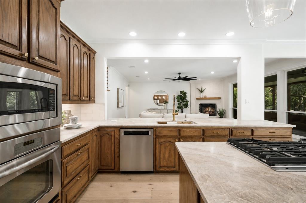 Emerald Sound At Lake Lewisvil - Residential