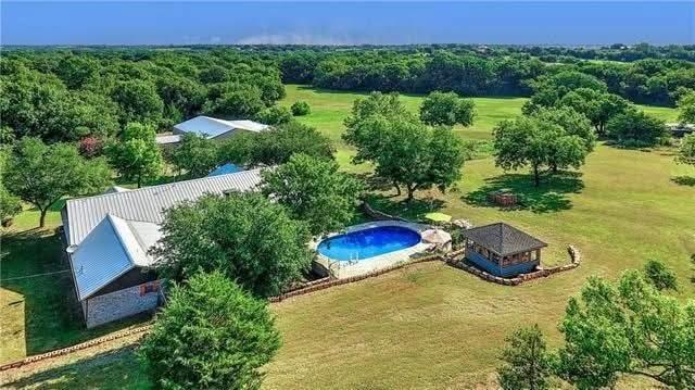 Welcome to wide open possibility at 4874 Luella Rd in Sherman, where 15.95 acres unfold into your own private North Texas retreat.
This 3 bedroom, 2 full bath home offers 2,234 square feet of comfortable living space designed for both everyday ease and relaxed entertaining. Spacious living areas create a warm, inviting atmosphere, while the kitchen provides ample cabinetry and workspace for everything from weeknight dinners to holiday gatherings. The primary suite serves as a peaceful escape, and the secondary bedrooms are generously sized for family, guests, or a dedicated home office.
Step outside and the possibilities expand. Nearly 16 acres of rolling land offer room for livestock, recreation, gardening, or simply enjoying the quiet rhythm of country living. A barn and separate workshop provide exceptional flexibility for hobbies, storage, equipment, or small business needs. A scenic creek meanders through the property, adding natural beauty and a sense of calm that is hard to replicate.
Tucked among the trees, a charming treehouse creates a truly special feature. It can serve as a private evening getaway for the owners or offer income producing potential through short term rental platforms such as Airbnb. Adding to the experience, a hot tub invites you to unwind under the Texas sky, whether for personal relaxation or to elevate the guest retreat experience.
If you are looking for acreage, functionality, and unique character all in one property, this one delivers space to live, room to grow, and features that make it unforgettable.