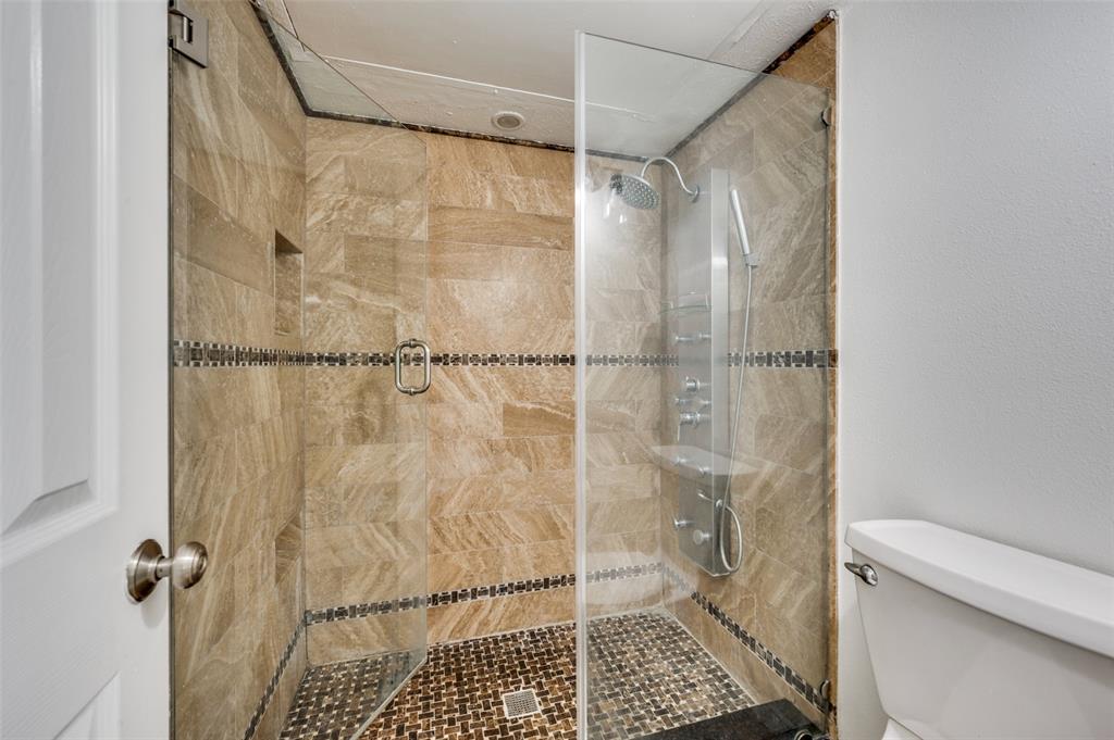 Glen Oaks Twnhms Condo - Residential