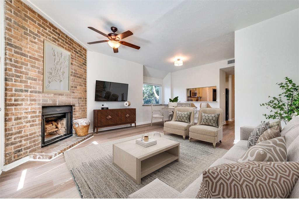 Glen Oaks Twnhms Condo - Residential