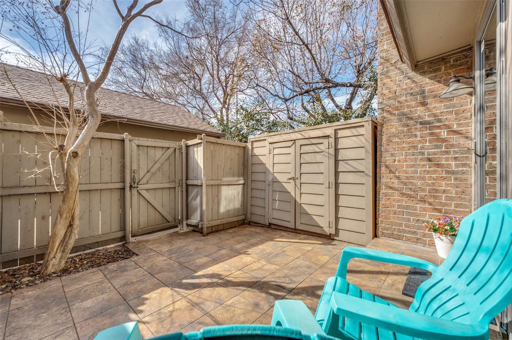 Glen Oaks Twnhms Condo - Residential