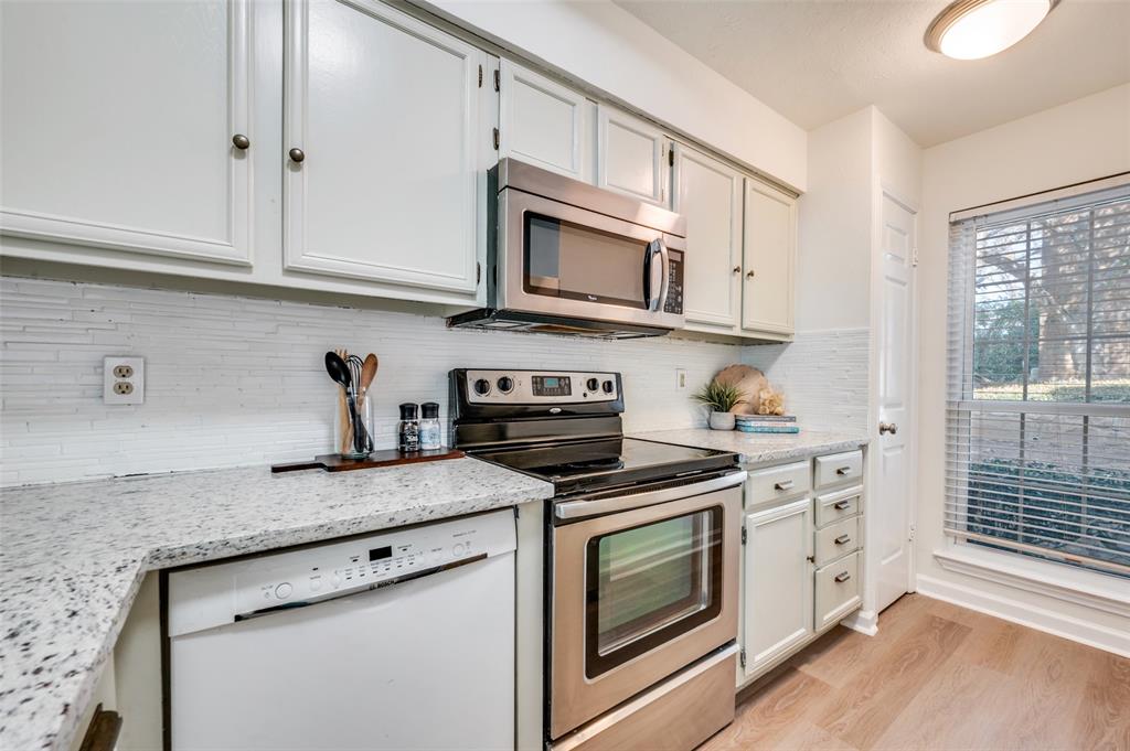Glen Oaks Twnhms Condo - Residential
