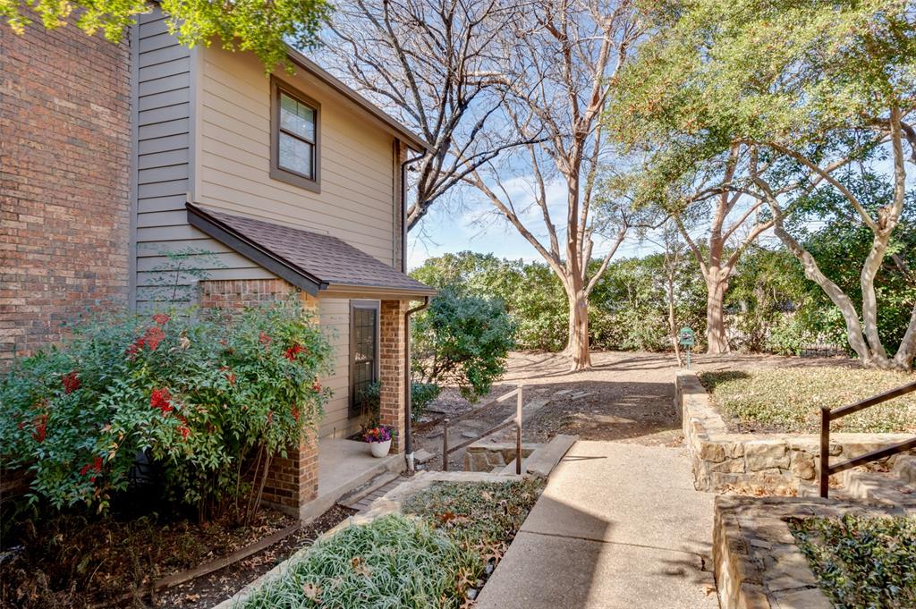 Glen Oaks Twnhms Condo - Residential