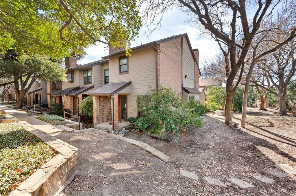 Glen Oaks Twnhms Condo - Residential