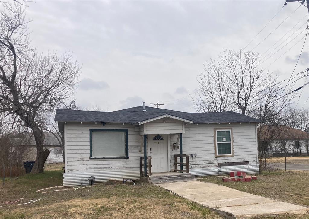 This Ranch style home is pretty Unique, The Interior has been almost completely remodeled along with the 1184 sq ft addition. It will need some modifications and a few projects to finish the transformation. Brand new kitchen with appliances, updated electrical and plumbing, Right down the road from Baylor University. Lots of possibilities with this home.