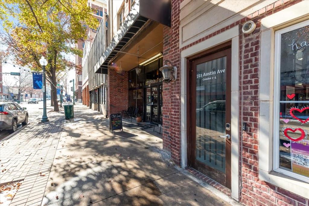 This beautifully updated 2 bedroom, 2 bath condo is perfectly situated in the vibrant downtown Waco area, making it a prime location for both relaxation and entertainment.  The spacious open floor plan is light and bright, creating a warm and welcoming atmosphere.  Enjoy the stylish finishes throughout including sleek granite countertops and island in the kitchen for enhancing both functionality and elegance.  This condo is decided for comfort, making it an ideal investment opportunity or perfect getaway conveniently located to the Magnolia Silos and shopping.  You will have access to the stunning rooftop lounging area, ideal for socializing, soaking up the sun, or enjoying the beautiful Waco skyline. This is a must-see for anyone looking to embrace the downtown lifestyle or capitalize on the lucrative rental opportunity.
