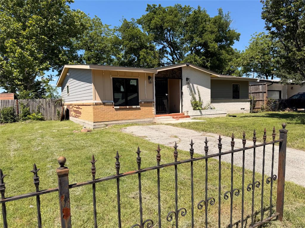 Cloverdale 01 - Residential