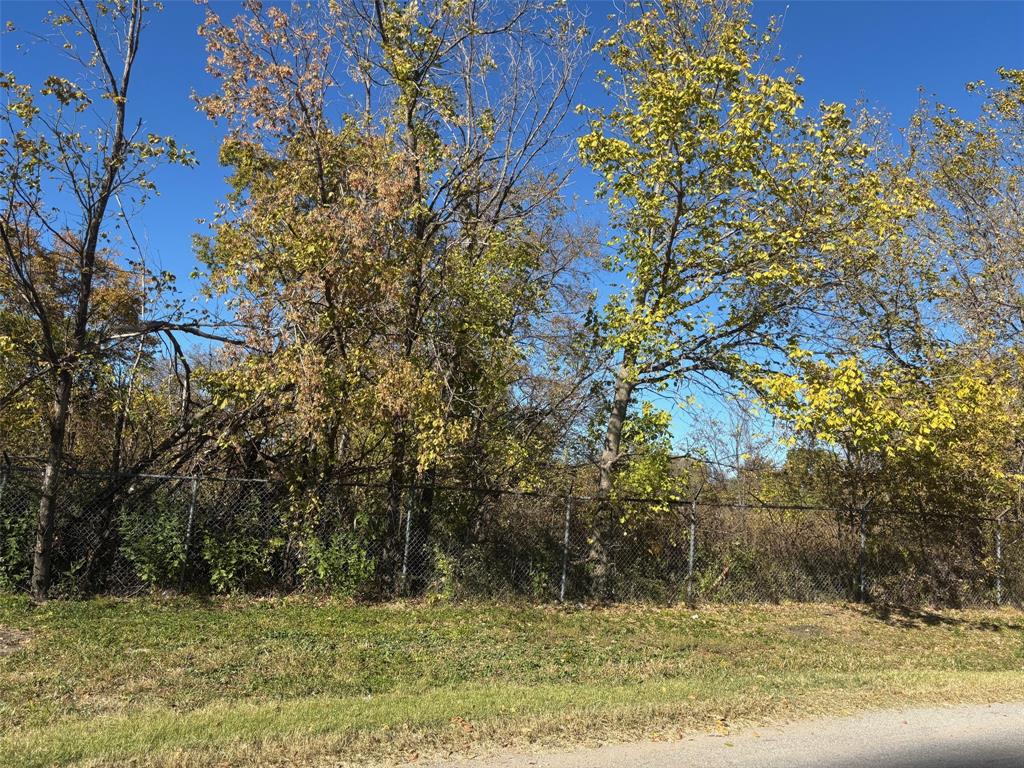 Collinsville - Land