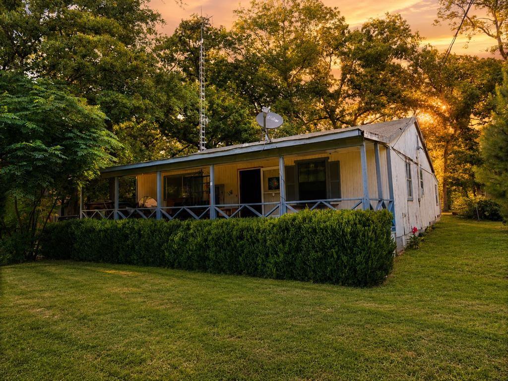1 BED 1 BATH HOUSE ON TWO LOTS WITH DETACHED GARAGE AND TWO ADDITIONAL SHEDS IN HICKORY HILLS SUBDIVISION. SUBDIVISION FEATURES SWIMMING POOL, BOAT RAMP, COMMUNITY AREA, AND ACCESS TO LAKE HICKORY HILLS.