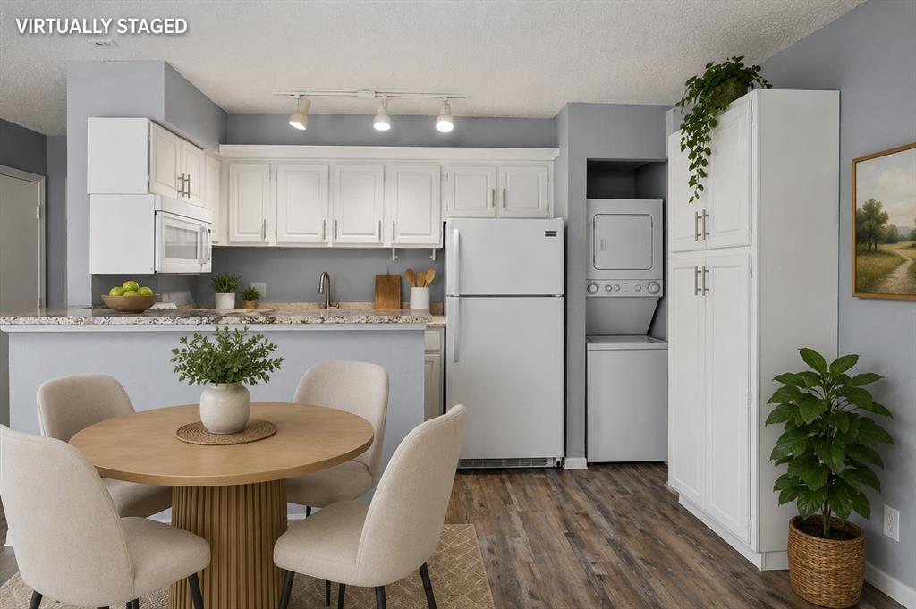 Oak Creek Condo - Residential