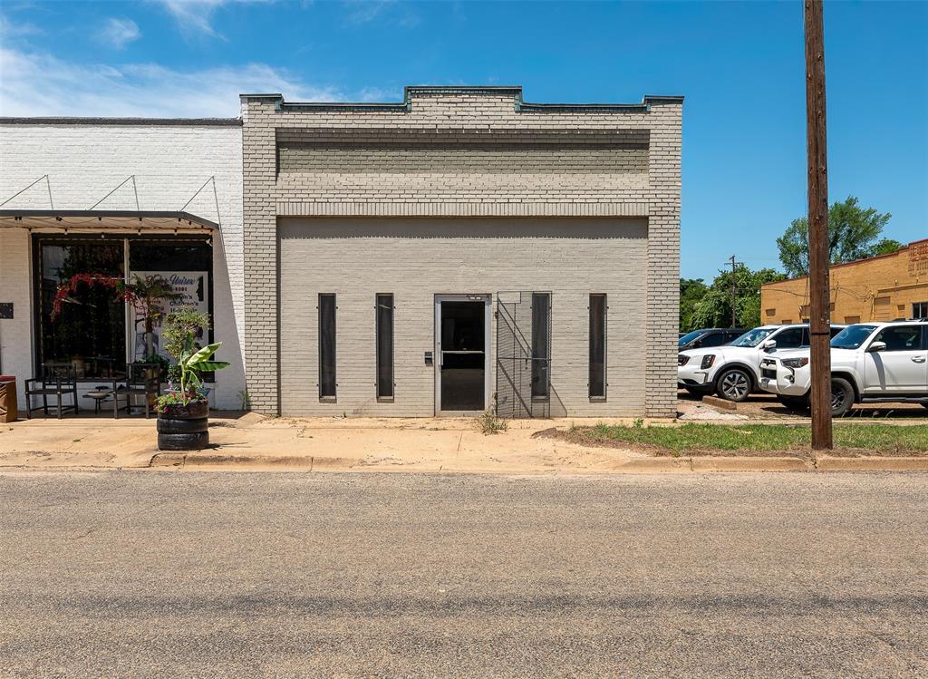 Prime Commercial Opportunity Near Historic Downtown Athens. Position your business for success in this versatile 1,900-square-foot commercial property located just minutes from historic downtown Athens. Offering excellent visibility, easy access, and strong traffic exposure, this property is well-suited for a variety of uses, including retail, office, studio, showroom, or service-based operations. The flexible open floor plan allows you to customize the space to fit your business needs, while the included kitchenette and full bathroom add convenience for staff and clients alike. Its close proximity to downtown places you near popular restaurants, local shops, and year-round community events, creating an ideal environment for growth and customer engagement. Whether you’re launching a new venture, expanding an existing business, or seeking an investment opportunity, this property offers exceptional potential. Bring your vision and make it your own—the possibilities are endless. Owner financing may be available for qualified buyers.