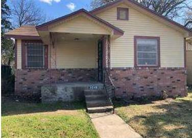 *** INVESTMENT PROPERTY - CURRENT LEASE THROUGH SEPT. 30, 2027 *** Mature Dallas neighborhood offering this updated 3 bedroom, 1 bath home. Original hardwood flooring throughout, updated bath & kitchen flooring with ceramic tile and a brand new HVAC system. Separate utility closet, new interior and exterior paint. Fenced yard perfect for relaxing and entertaining others.
CURRENT LEASE through Sept. 30, 2027 at $1,500 mo.
