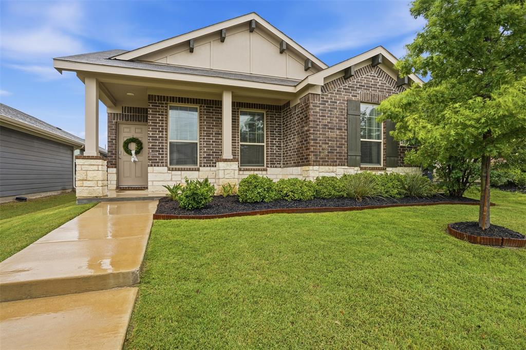 MOTIVATED SELLERS! Low-maintenance living in this move-in ready 2022-built home featuring 3 bedrooms, 2 bathrooms, 1,605 sq ft, quartz countertops, and an open-concept design. The sound-insulated front bedroom is ideal for a home office, nursery, or night-shift worker. Modern finishes, excellent condition, and a convenient Fort Worth location make this home a must-see!