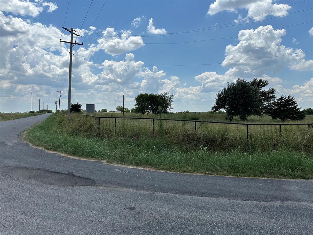Escape to the tranquil countryside of Whitewright!
Conveniently located just a short drive from both McKinney and Sherman, this beautiful property offers the perfect balance of rural serenity and city accessibility. Situated at the intersection of Rutledge Road and Eastline Road, the land is ready for your forever home.

With water and electricity available at the road, this property is primed for development. Choose from eleven available lots, ranging in size from just over one acre up to five acres, giving you the flexibility to create the lifestyle you’ve always envisioned.

Don’t miss this opportunity to secure your piece of the countryside, schedule your showing today!