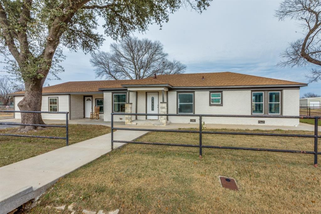 Welcome to this beautiful 3-bedroom, 2-bath home situated on a spacious lot, offering plenty of room to spread out. The large primary bedroom provides a comfortable retreat, while ceramic tile flooring adds style and durability throughout. The kitchen features granite countertops and stainless steel appliances, perfect for everyday living and entertaining.
This home has been freshly painted, and the HVAC system is less than two years old. Step outside to the expansive backyard, where you’ll find an impressive 80x40 workshop complete with electricity and water—ideal for projects, hobbies, or extra storage. Buyer's agent to independently verify all property information & Sq Ft. measurements, schools, taxes, etc.