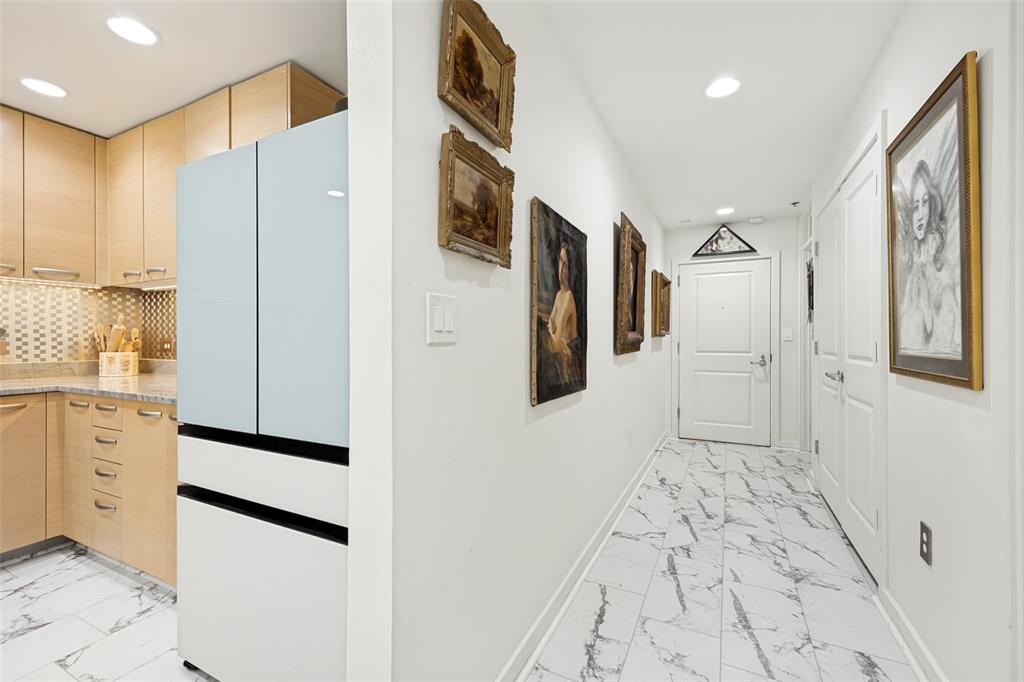 Metropolitan 1200 Main St Condo - Residential