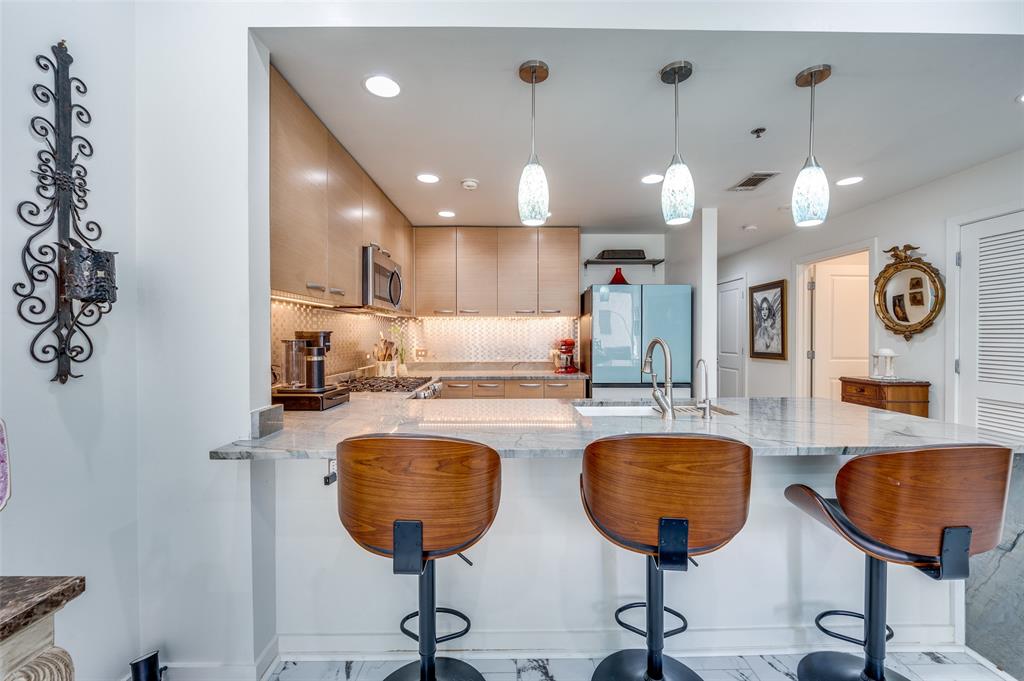 Metropolitan 1200 Main St Condo - Residential