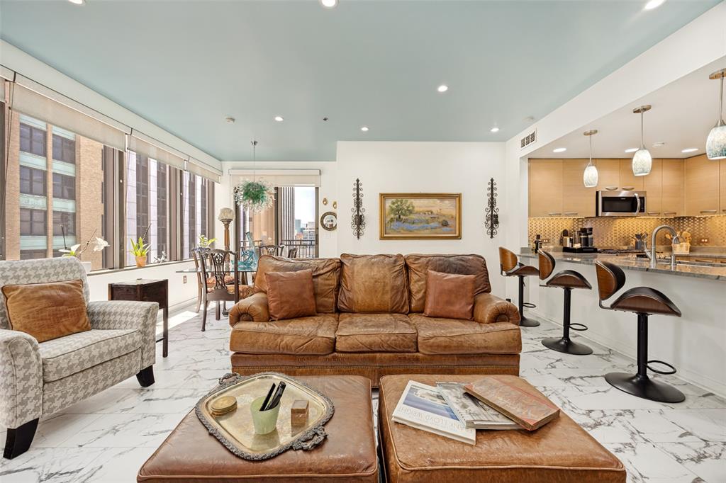 Metropolitan 1200 Main St Condo - Residential