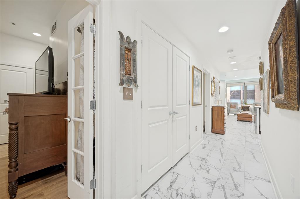 Metropolitan 1200 Main St Condo - Residential