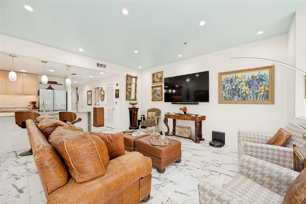 Metropolitan 1200 Main St Condo - Residential