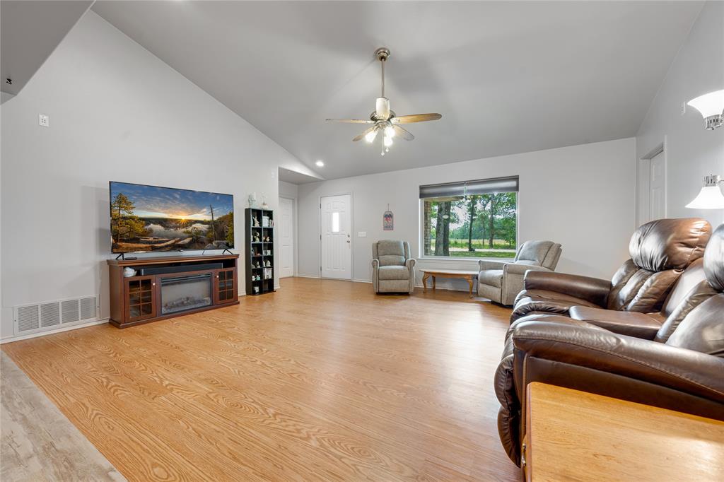 Joseph Harris Survey A-422 - Residential