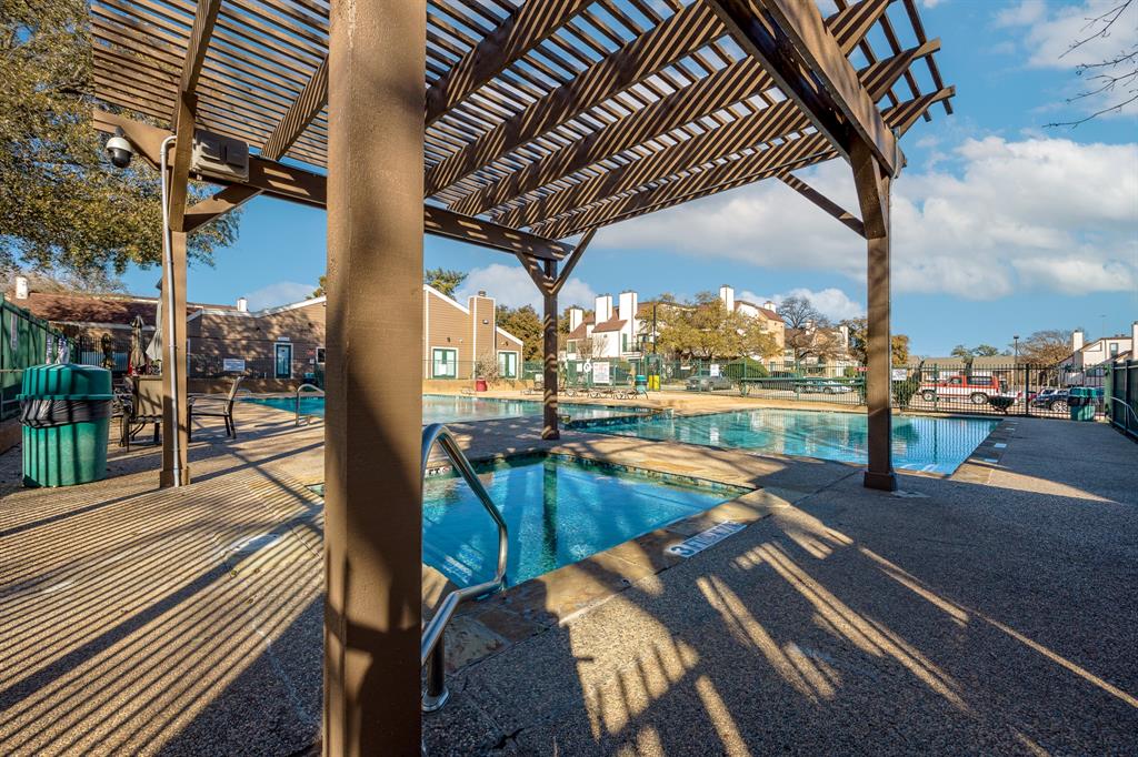 Arlington Oaks Condo - Residential