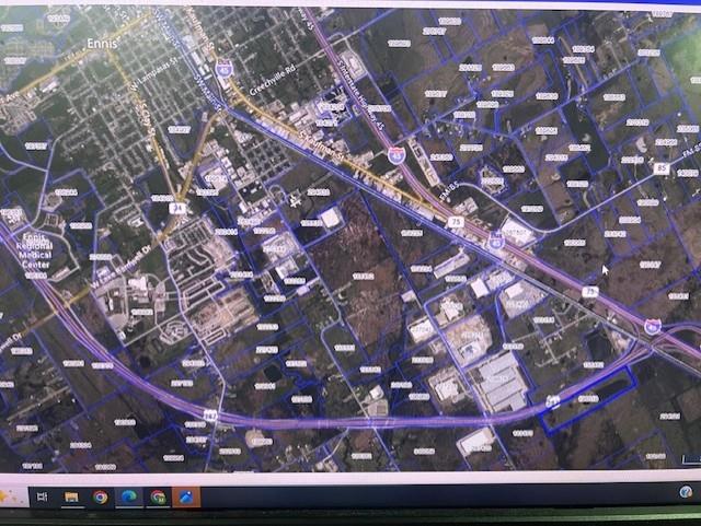 Excellent location south of Ennis and along HWY 287 with .67miles (3576') frontage.  Very close to 287 & 45 intersection with heavy commercial businesses. Approximately 3 miles from Ennis downtown.