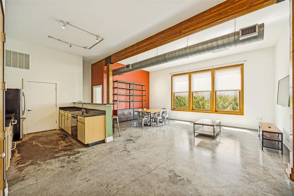 Enjoy convenient urban living in the heart of Dallas. This one-bedroom, one-bath loft offers an open-concept layout with high ceilings, exposed ductwork, large windows, and flexible living space. The kitchen flows into the living and dining areas, creating a comfortable setting for everyday living and entertaining.

Ideally located near Downtown Dallas and Deep Ellum, the property offers exceptional walkability with a grocery store just one block away, along with nearby restaurants, coffee shops, entertainment, and the DART Rail line. Commuting is easy with quick access to US-75, I-30, and other major thoroughfares.

Residents enjoy access to community amenities including a pool, fitness center, and secured parking garage. The unit includes two assigned parking spaces, a valuable feature for urban living. Whether you’re walking to downtown, exploring Deep Ellum, using DART, or enjoying the neighborhood’s dining and entertainment options, this location offers easy access to everything Dallas has to offer.

Seller offering up to $5,000 toward buyer closing costs or concessions with an acceptable offer.