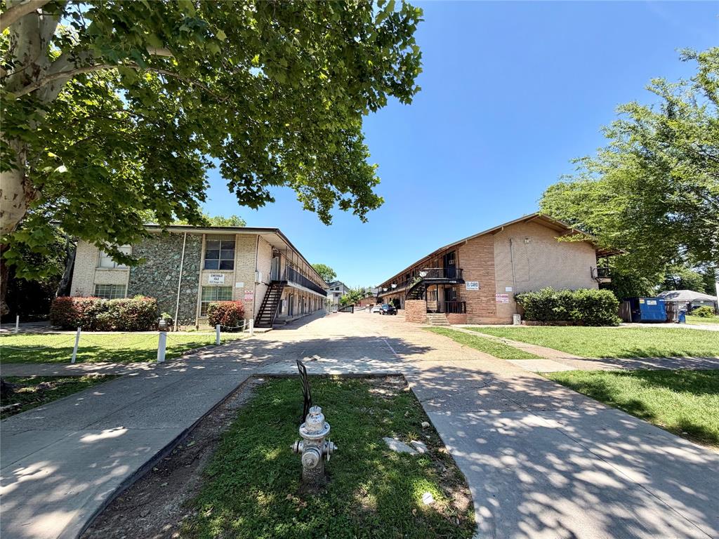 Prime opportunity to purchase two apartments (30 units) in east Dallas sitting on roughly 35,700 sq ft of land, zoned PD-98. Emerald Isle is vacant and ready for a full rehab while El Caro is leased at 83% occupancy. This location is close to all things East Dallas as well as Deep Ellum, Baylor Hospital, the Santa Fe Trail, etc.