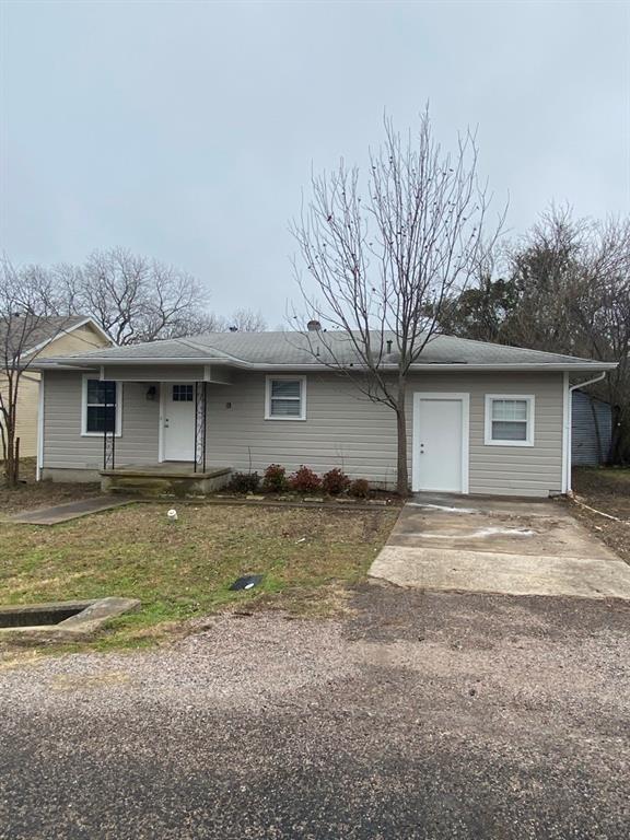 Beautiful remodeled 2 or 3 bedroom home,  Spacious kitchen and dining. Large Family room and cute Living room.
Move-in Ready. Nice backyard and a storage building.