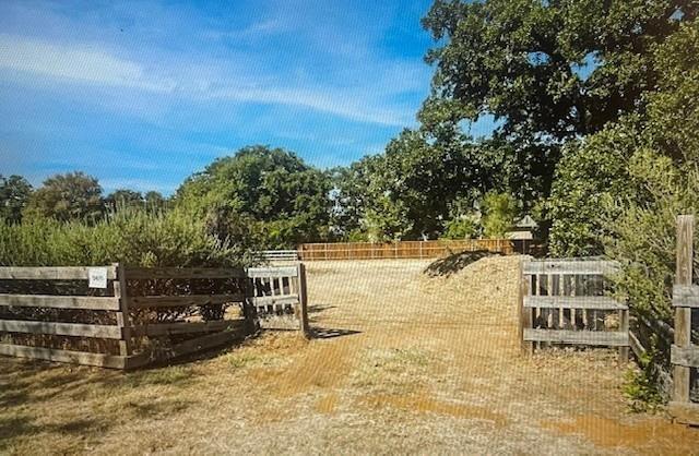 This is a RARE opportunity to own a FLAT lot near Lake Grapevine in Flower Mound. Just under a half acre, this lot is a beautiful setting allowing up to a 4000 sf house to be built. Surrounded by nature, you'll love the eclectic feel and makeup of the neighborhood. Great access to major highways, recreation, venues, and shopping, all the while allowing you to enjoy some peace and quiet away from the busy metroplex. Outstanding schools! NO HOA! Bring your own builder and plans! Call listing agent with any questions.